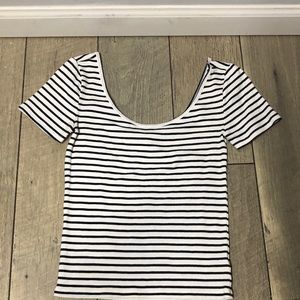 Black and white striped Aeropostale cute top!